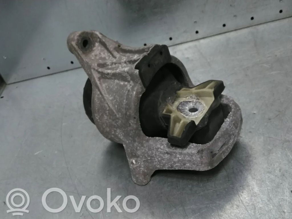 Audi A4 S4 B9 Engine mount bracket 