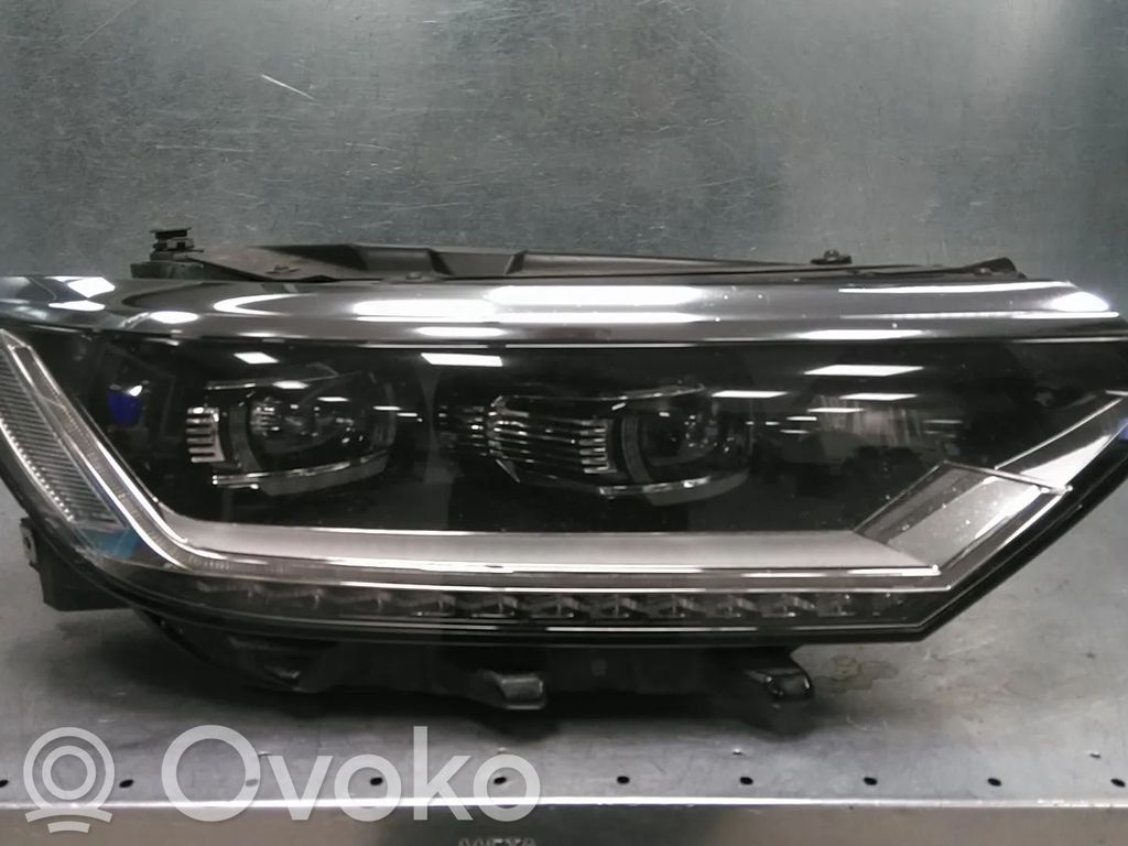 Volkswagen PASSAT B8 Lampa przednia 