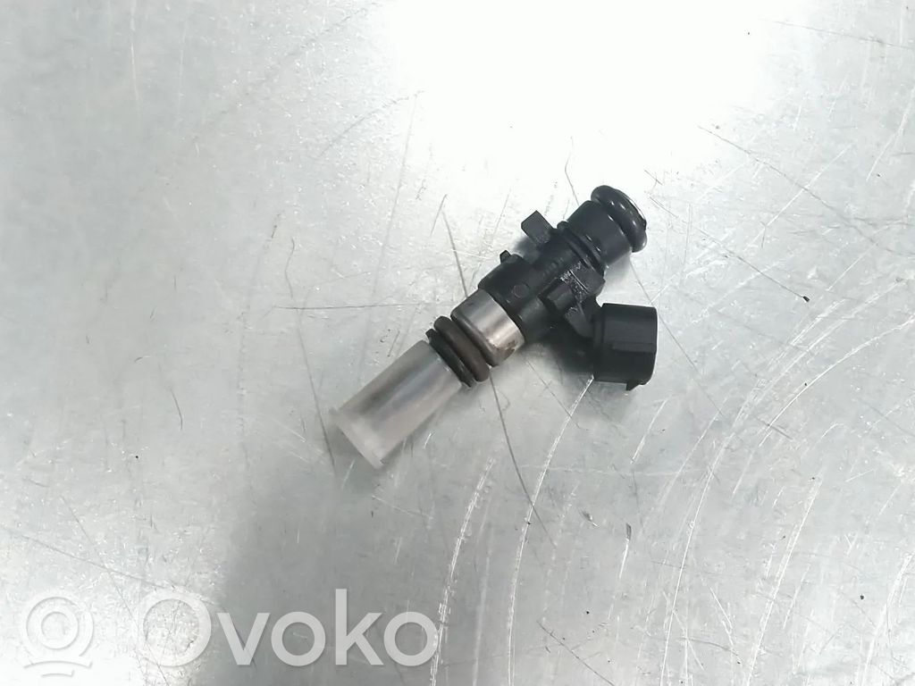 Volkswagen Golf VII Fuel injector 