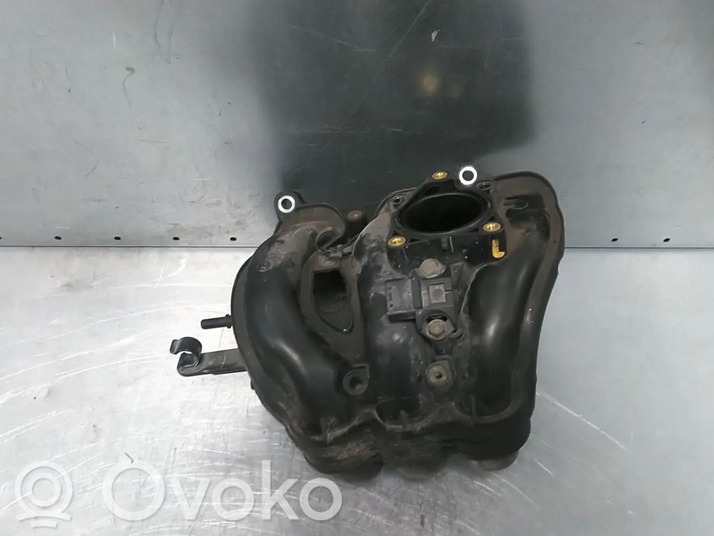 Peugeot 107 Intake manifold 