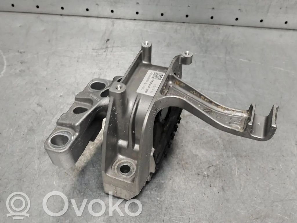Volkswagen Touran III Engine mount bracket 
