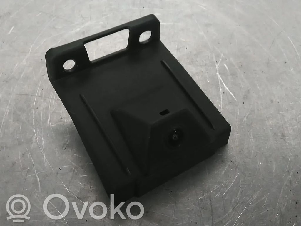 Volvo EX30 Tavaratilan luukun kahva kameralla 