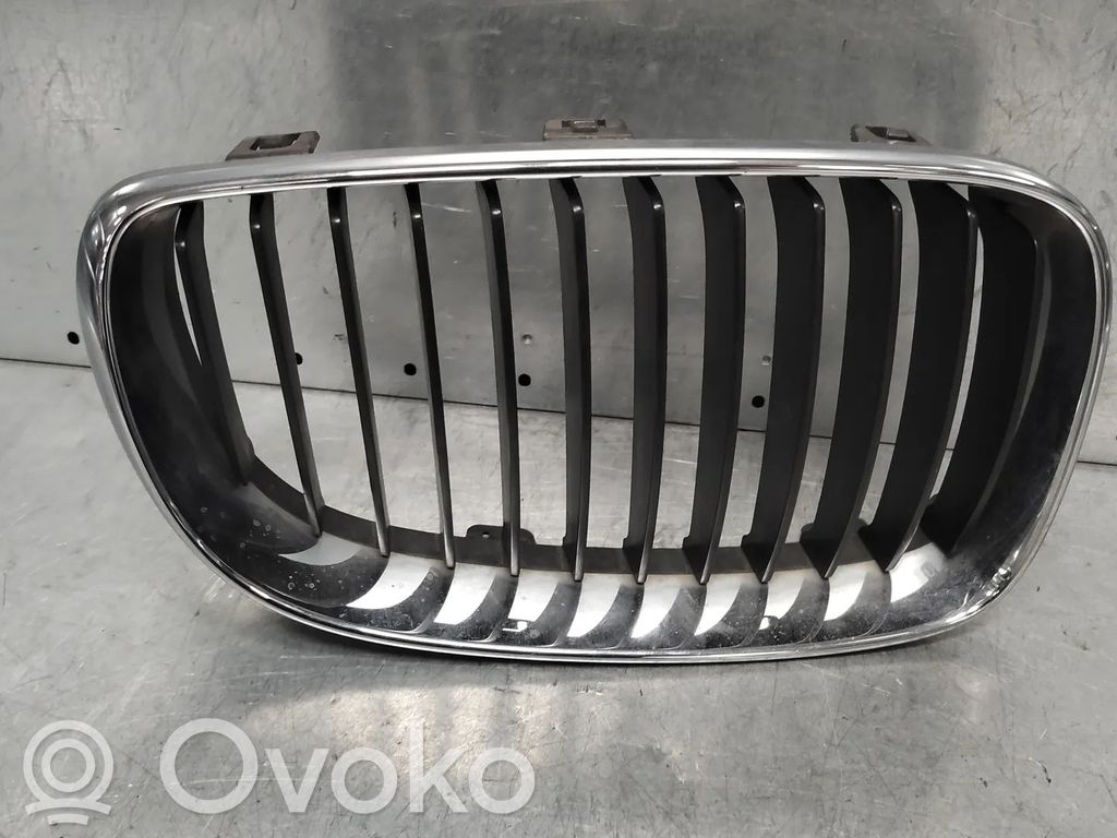 BMW 1 E81 E87 Griglia superiore del radiatore paraurti anteriore 