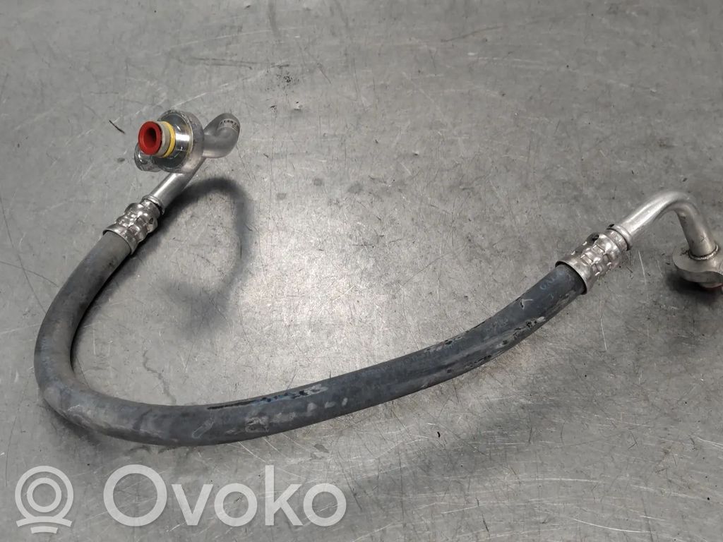 Ilmastointilaitteen putki (A/C)   31497391