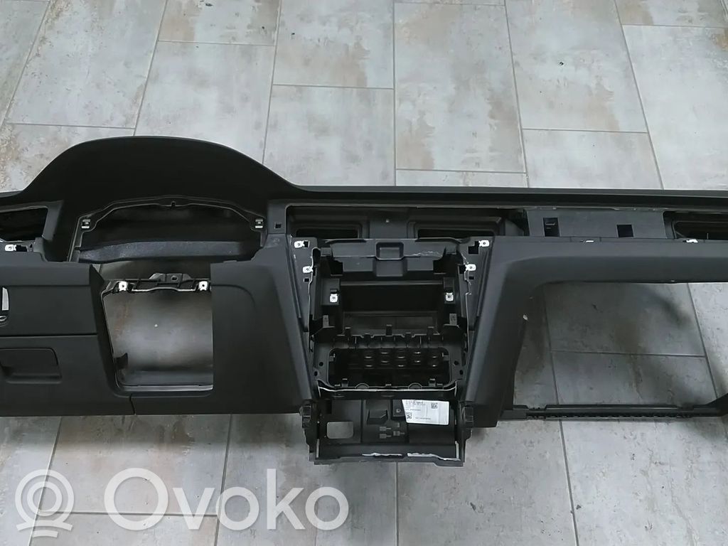 Volkswagen PASSAT B8 Deska rozdzielcza 