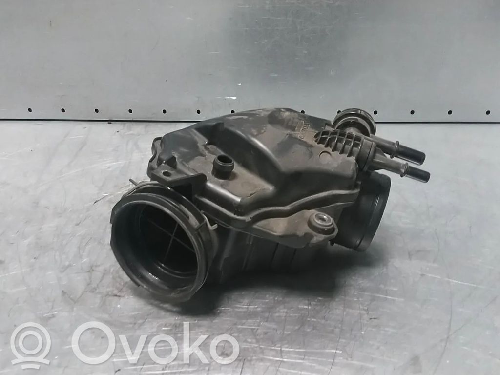 Volvo S90, V90 Ilmanoton letku 