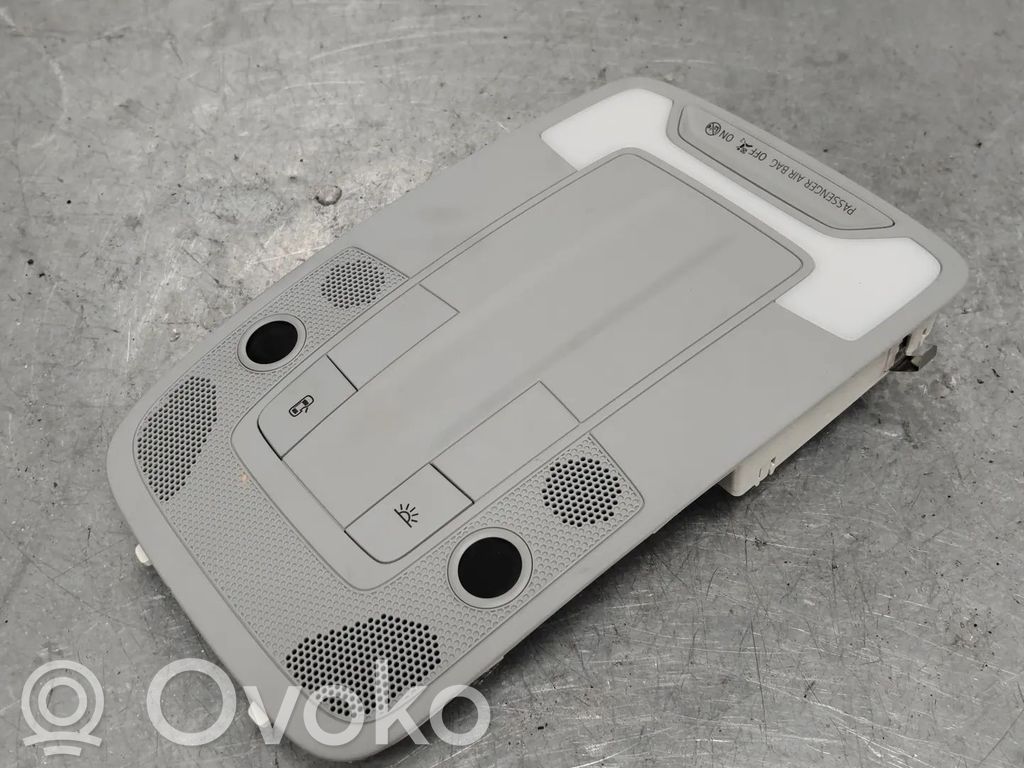 Audi Q2 - Etuistuimen valo 