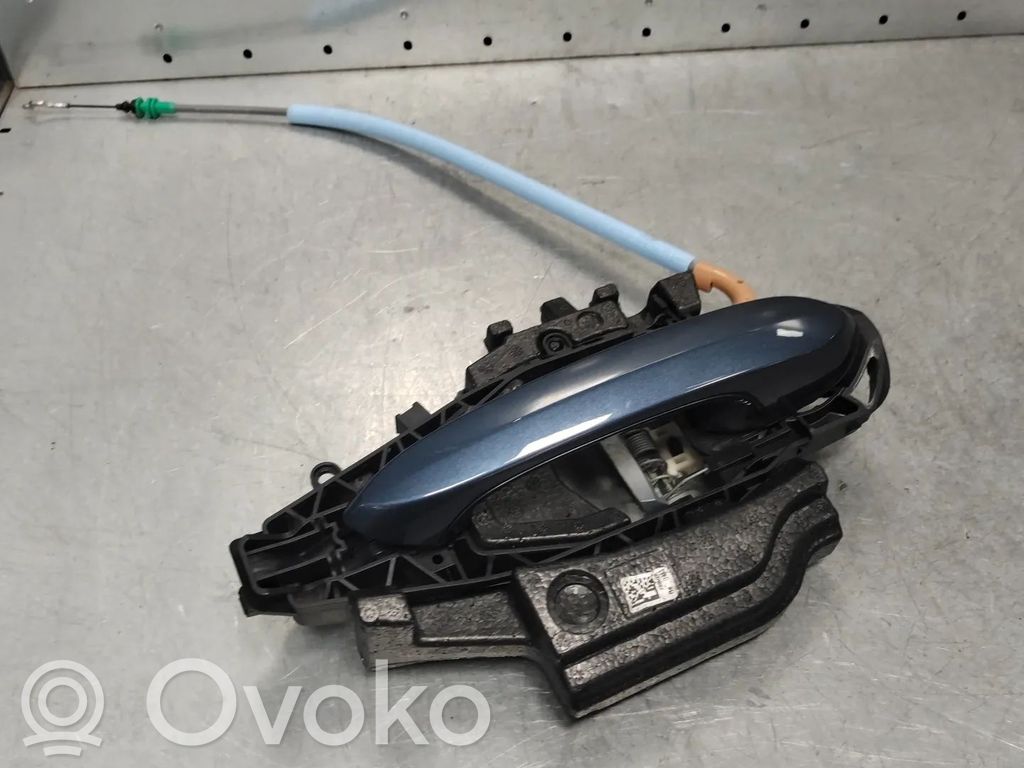 BMW 4 G22 G23 G24 G26 Zaślepka klamki z otworem na kluczyk 