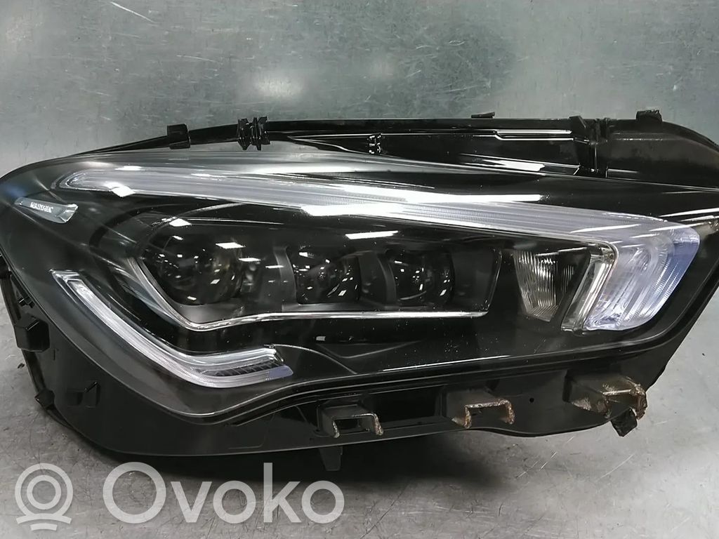 Mercedes-Benz CLA C118 X118 Lampa przednia 