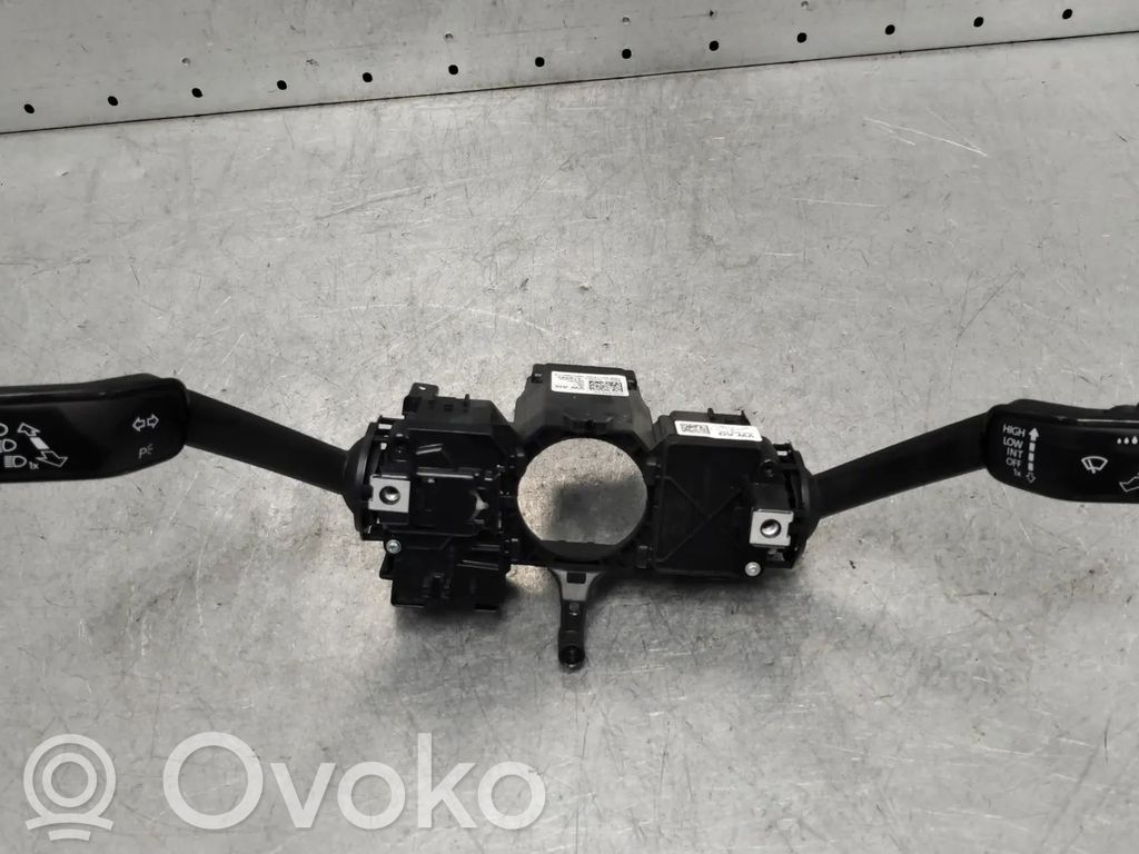 Volkswagen Polo VI Leva/interruttore dell’indicatore di direzione e tergicristallo 
