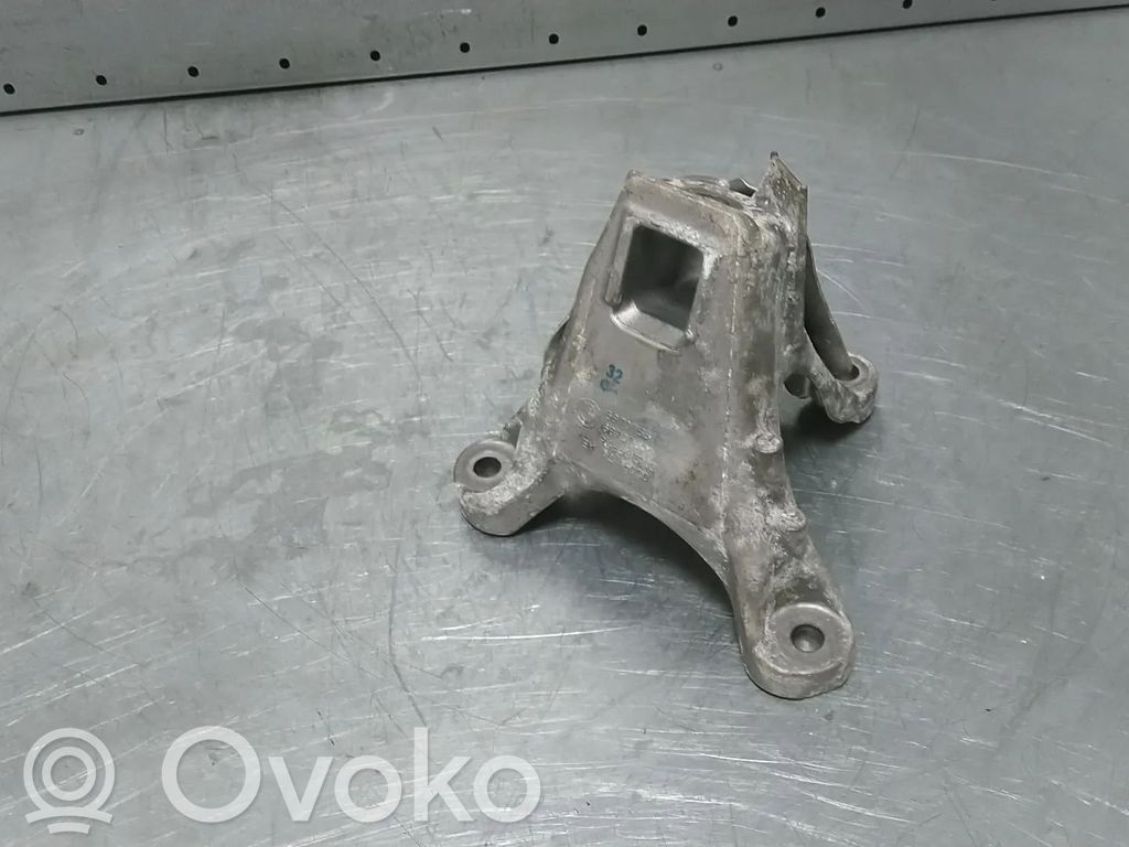 BMW 5 G30 G31 G38 Suport tampon motor 