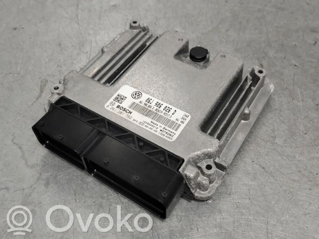 Volkswagen PASSAT CC Dzinēja vadības bloks