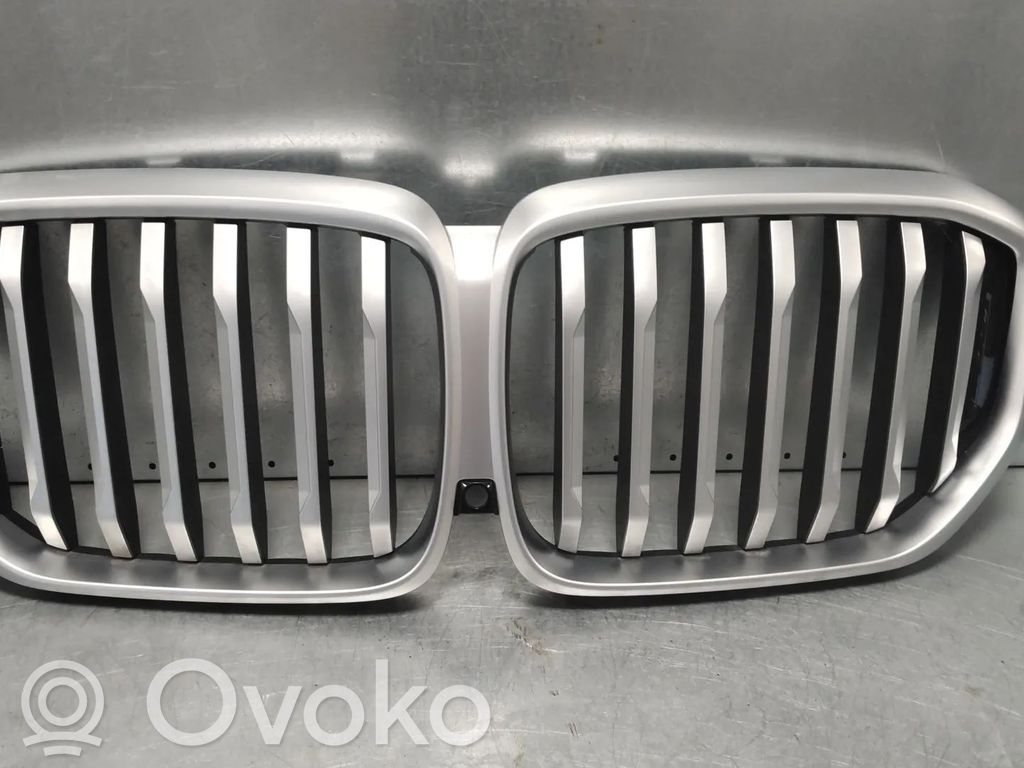 BMW X5 G05 Griglia superiore del radiatore paraurti anteriore 