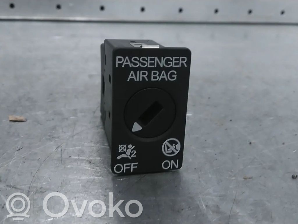 Volkswagen Golf VII Wyłącznik poduszki powietrznej Airbag pasażera 