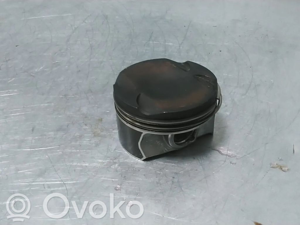 Mercedes-Benz C W205 Piston 