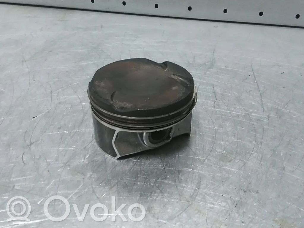 Mercedes-Benz C W205 Piston 