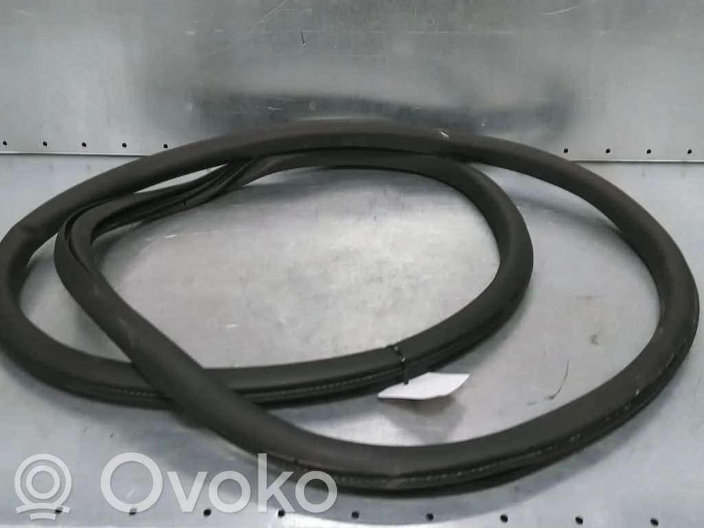 Opel Astra L Takaoven kumitiiviste