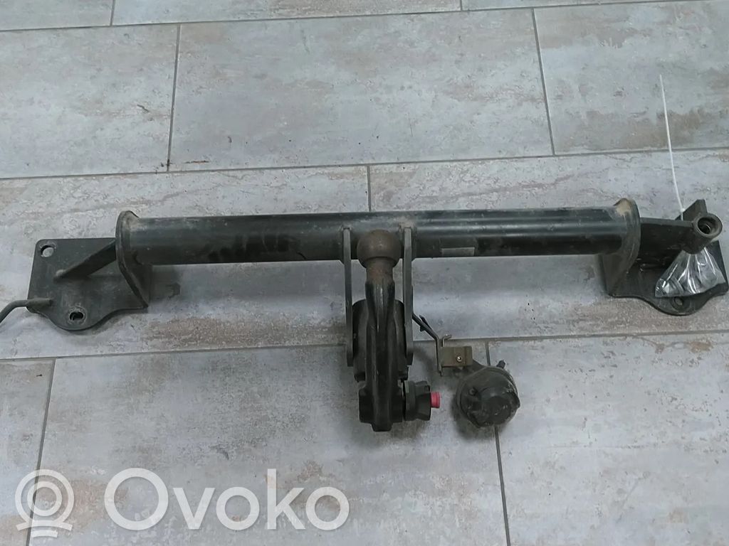 BMW X1 E84 Hak holowniczy / Komplet
