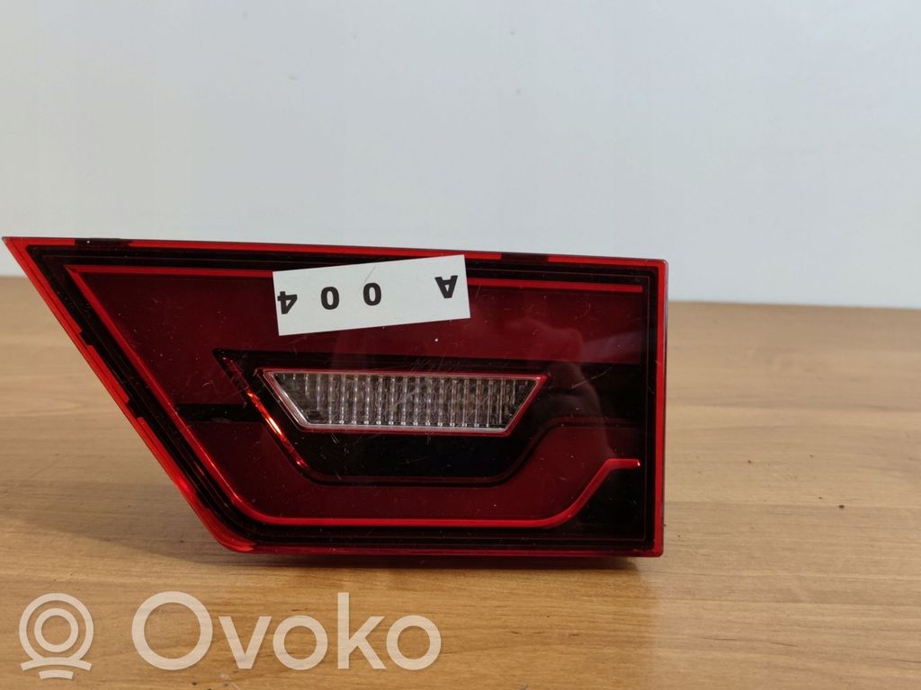 Tailgate rear/tail lights   J9C313192CC