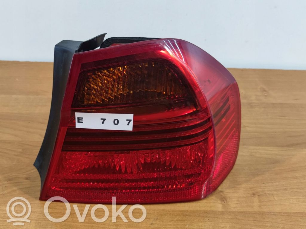 Rear/tail lights   6937458