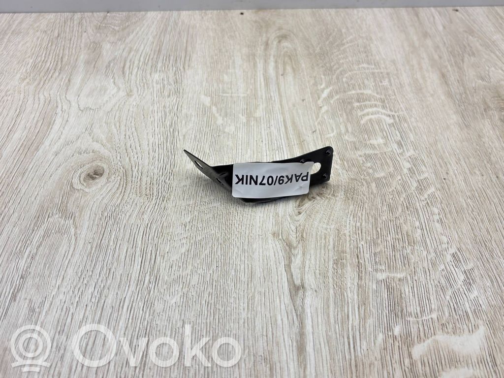 Opel Corsa E Lokasuojan kannake 