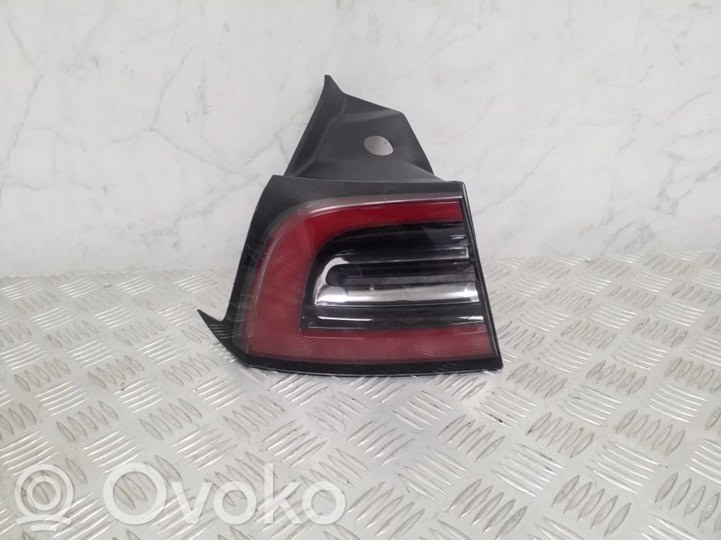 Rear/tail lights   1077397