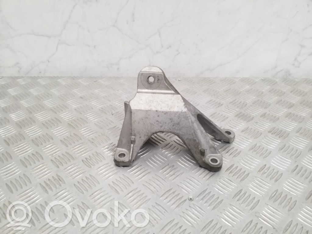 Engine mounting bracket   2289304