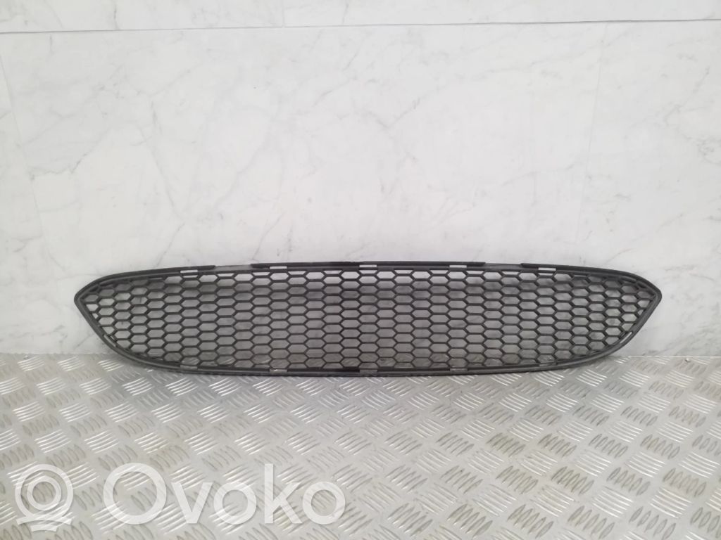 BMW 5 E60 E61 Kratka dolna zderzaka przedniego 