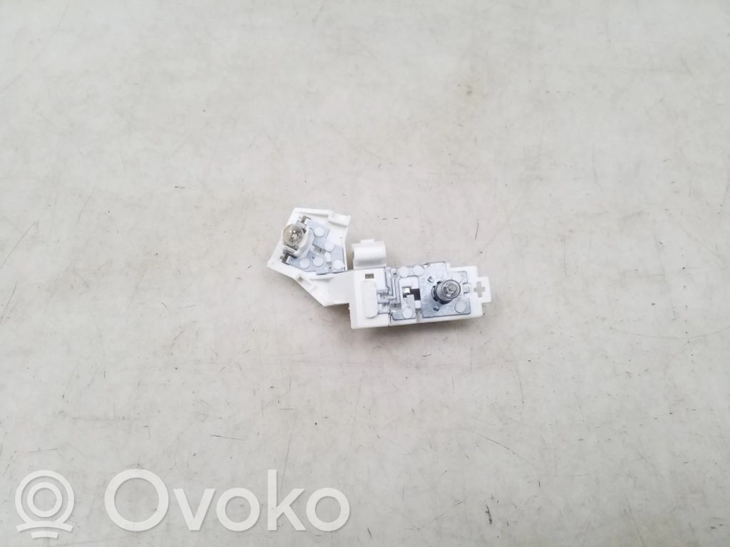 Opel Astra J Takavalon polttimon suojan pidike 