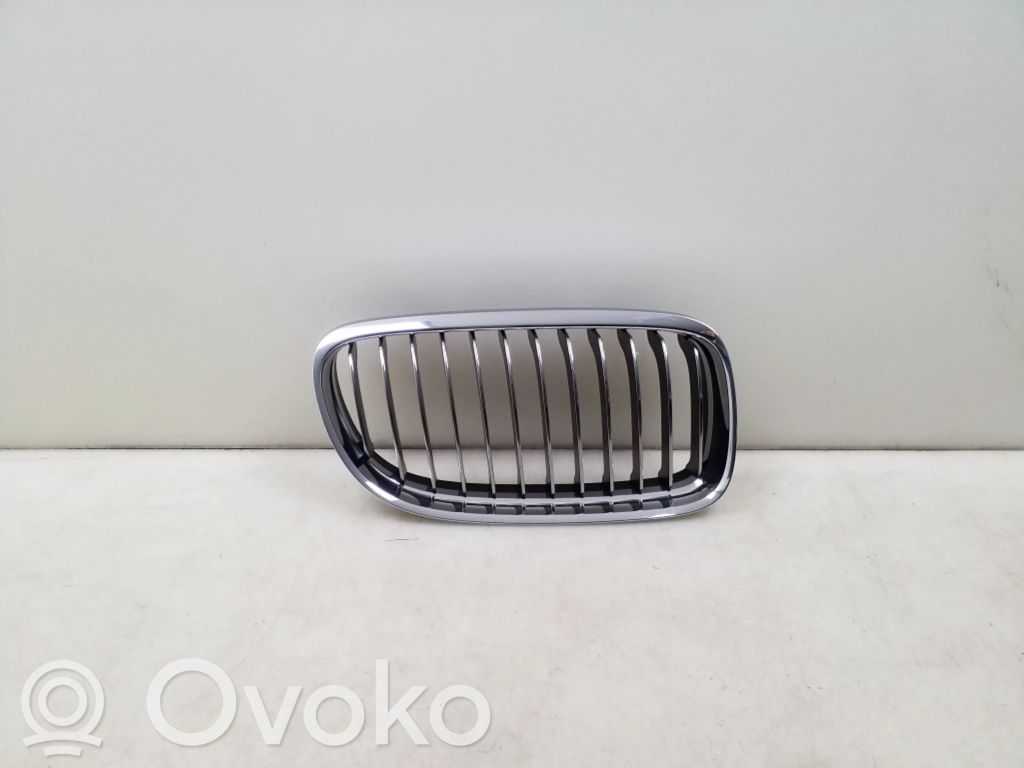 BMW 3 E90 E91 Grotelės priekinės 