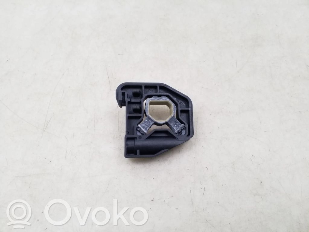Radiator mount bracket   8620733