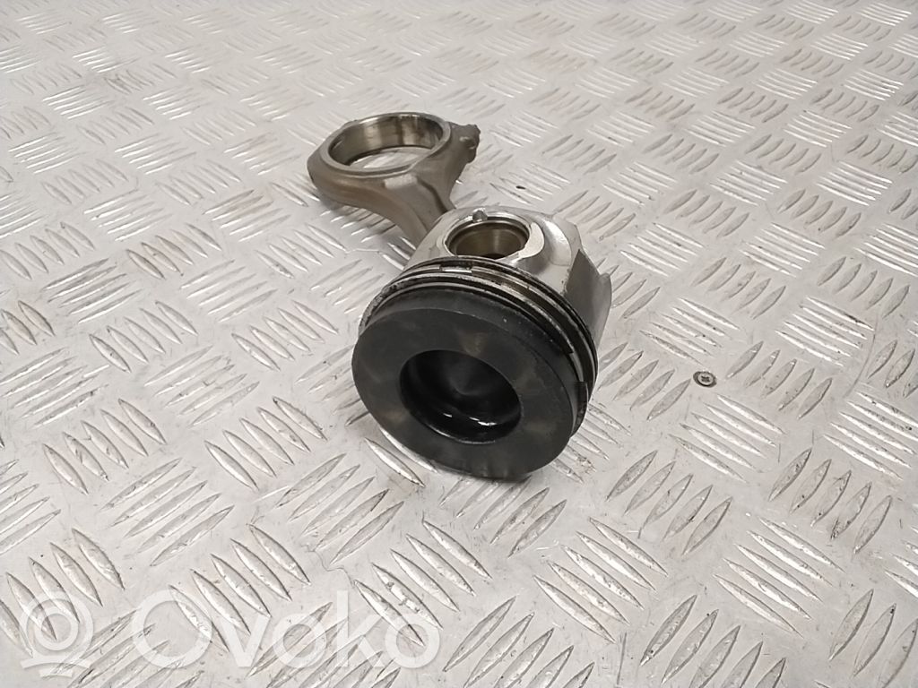 Audi A4 S4 B8 8K Piston with connecting rod 