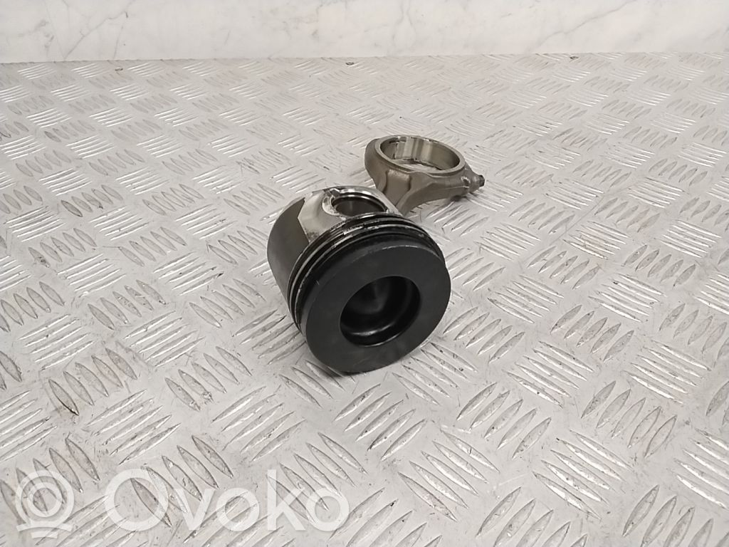 Audi A4 S4 B8 8K Piston with connecting rod 