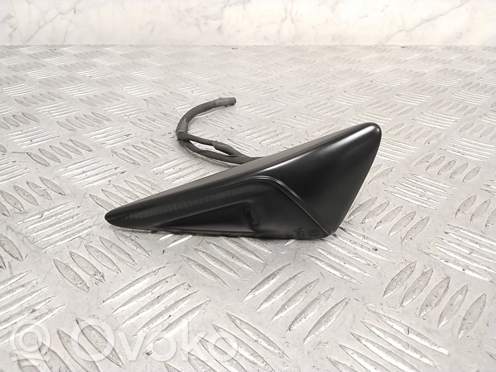 Tesla Model Y Front fender indicator light 