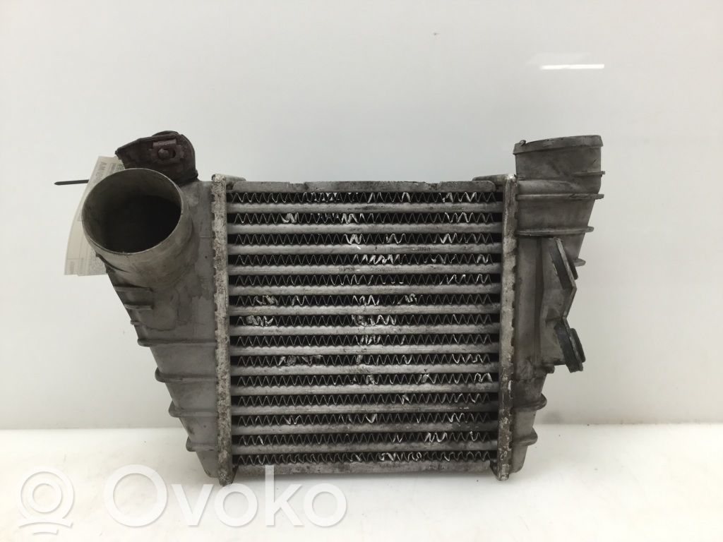 Volkswagen Golf IV Interkūlerio radiatorius 
