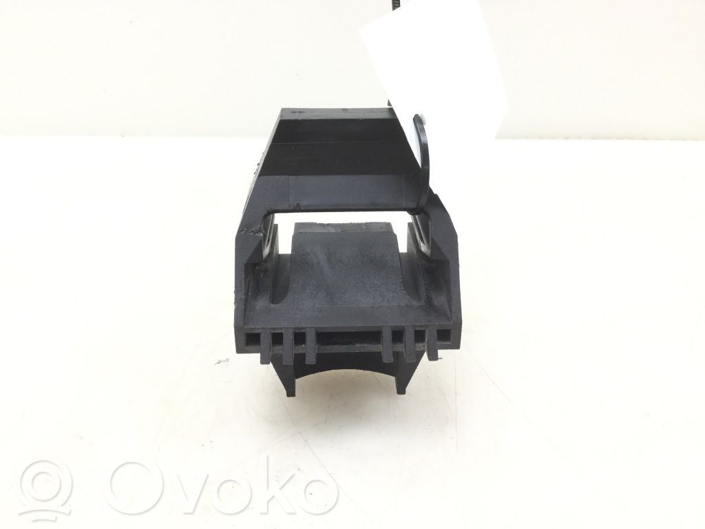 Radiator mount bracket   1436264