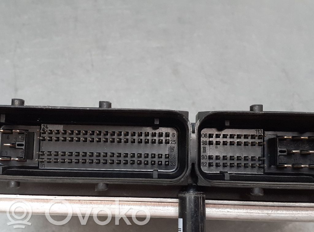 Centralina/modulo del motore   8E0906018B