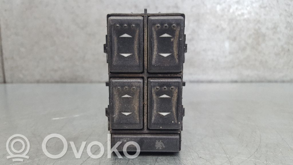 Ford Mondeo Mk III Przyciski szyb