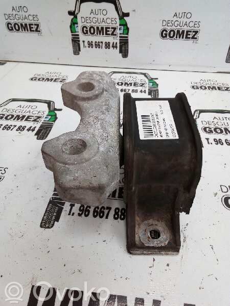 Engine mount bracket   9227881FP
