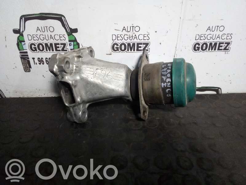 Citroen C5 Engine mount bracket 