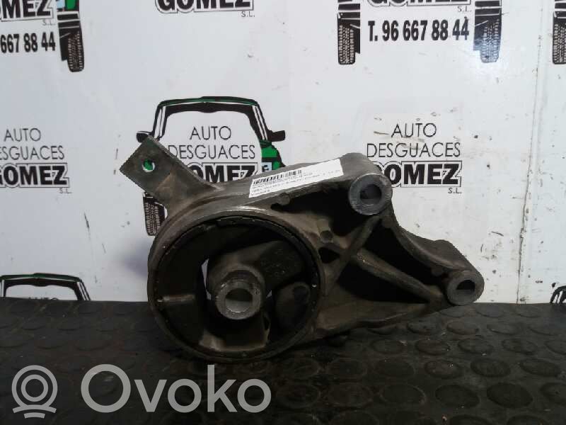 Engine mount bracket   V04633