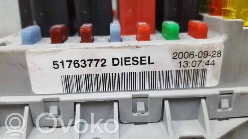 Módulo de fusible   0051763770