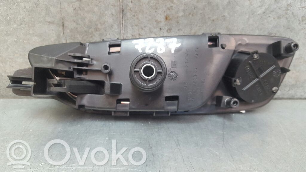 Manecilla interna puerta trasera   5F4839114B