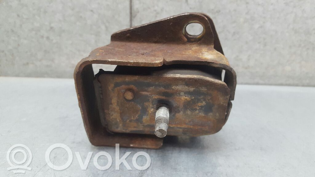 Wspornik / Mocowanie silnika   MD310727