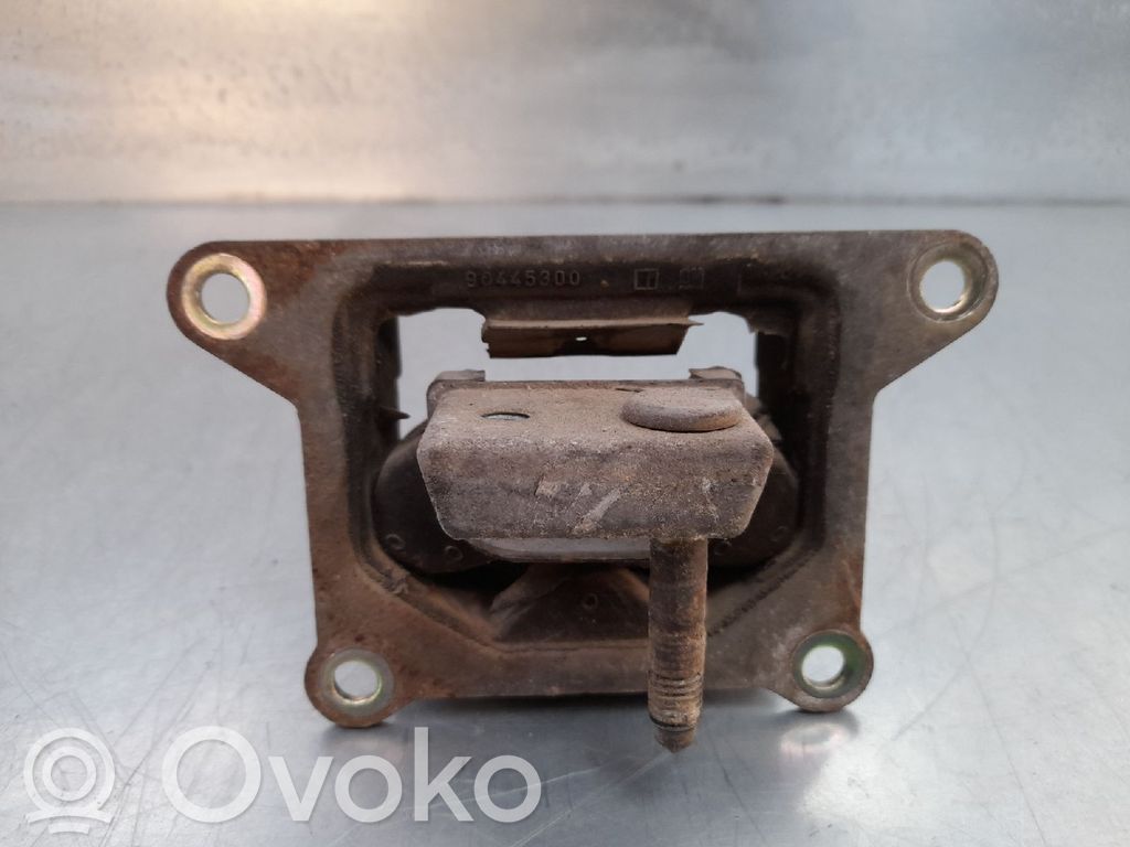 Opel Corsa B Подушка двигателя 