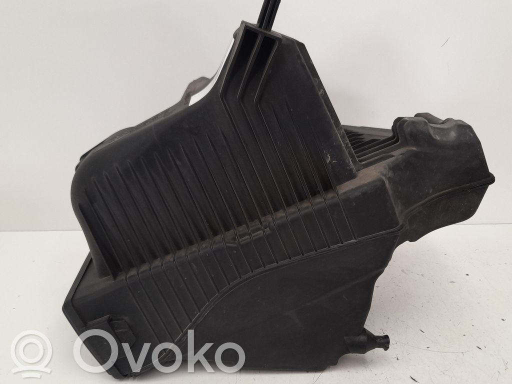 Renault Clio III Air filter box 