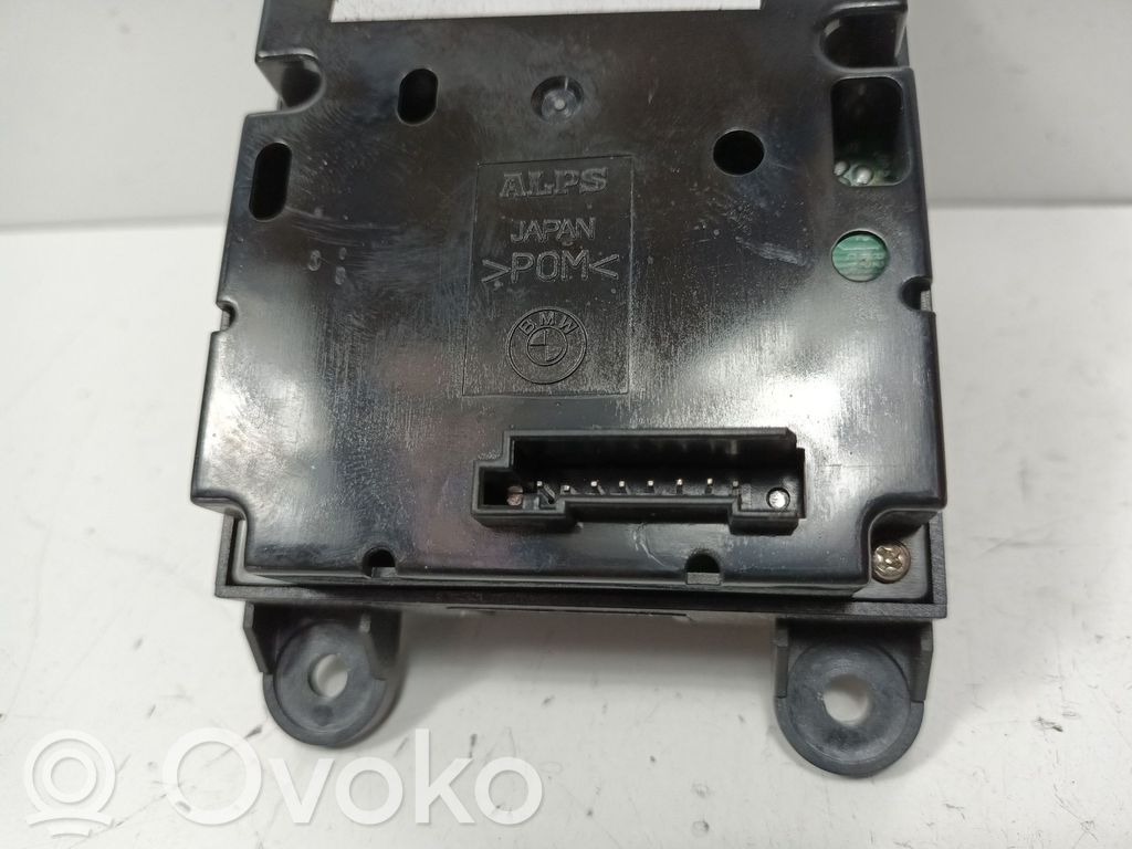 Interrupteur / bouton multifonctionnel   6944884