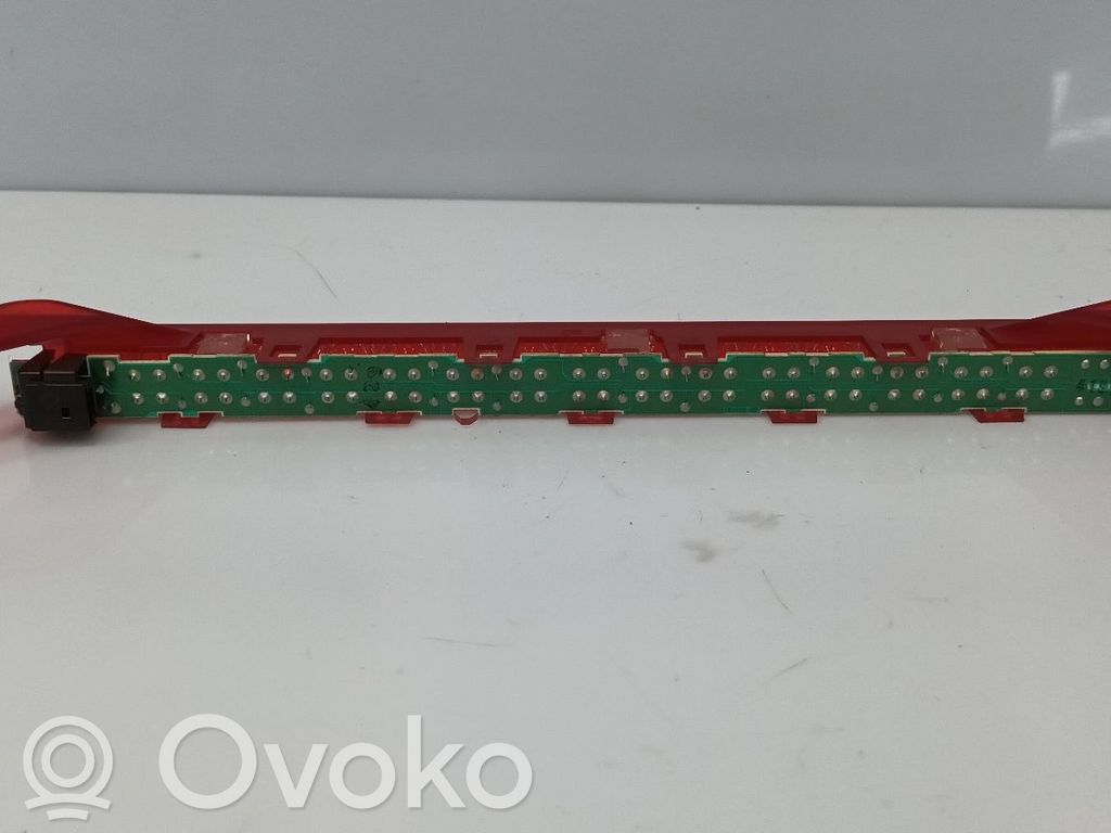 Kolmas/lisäjarruvalo   2DA00895701
