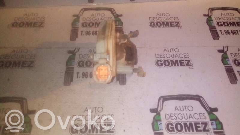 Nissan Almera Zamek drzwi przednich 
