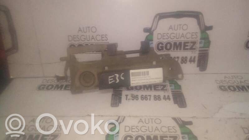 Manecilla externa puerta delantera   51218122442